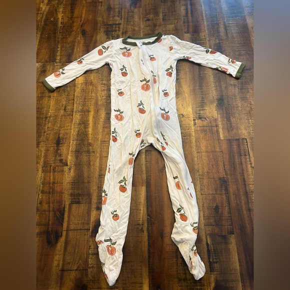 Kyte BABY 18-24 month footie pajamas in “Persimmon” print - Picture 1 of 3